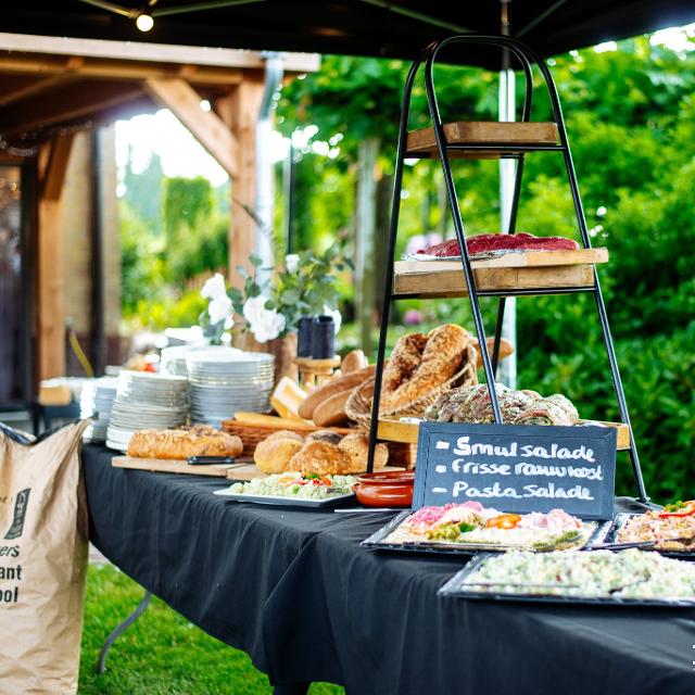 Catering, alles verzorgd of liever zelf regelen?